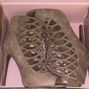 Tuape laced heels
